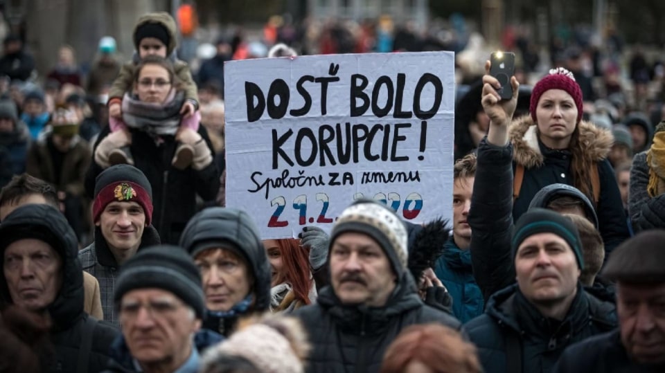 Slovensko se spojuje proti korupci a mafiánskému státu